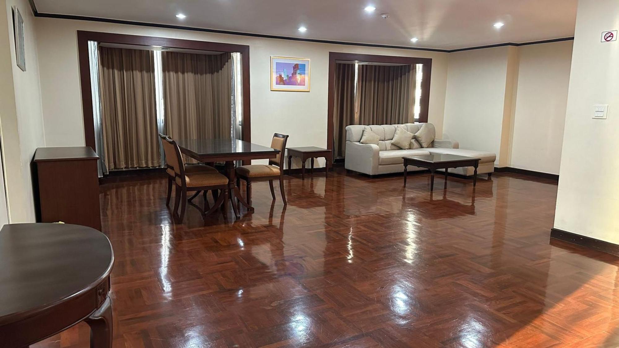 曼谷 Omni Tower Sukhumvit Nana Direct酒店 外观 照片