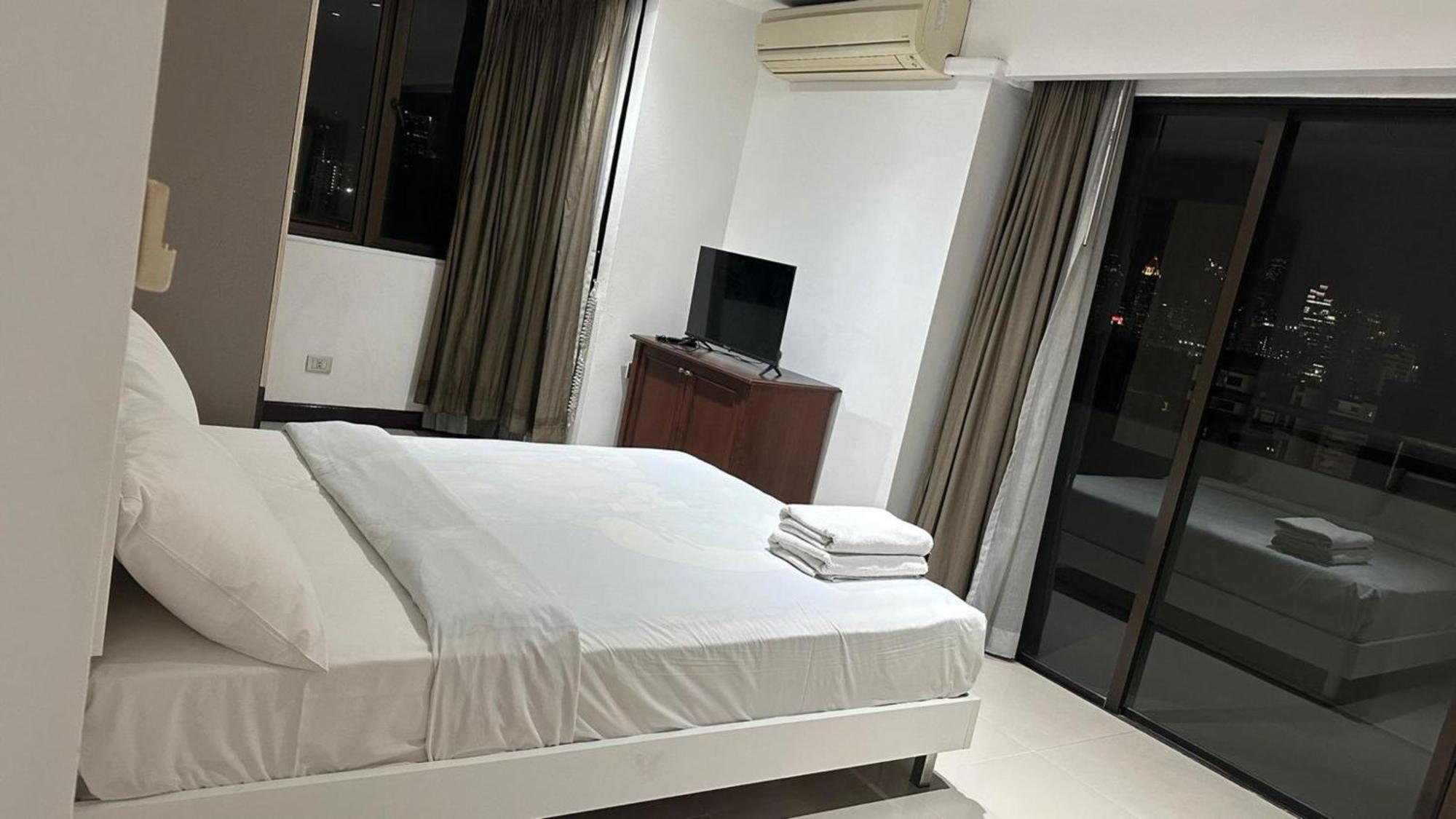 曼谷 Omni Tower Sukhumvit Nana Direct酒店 外观 照片