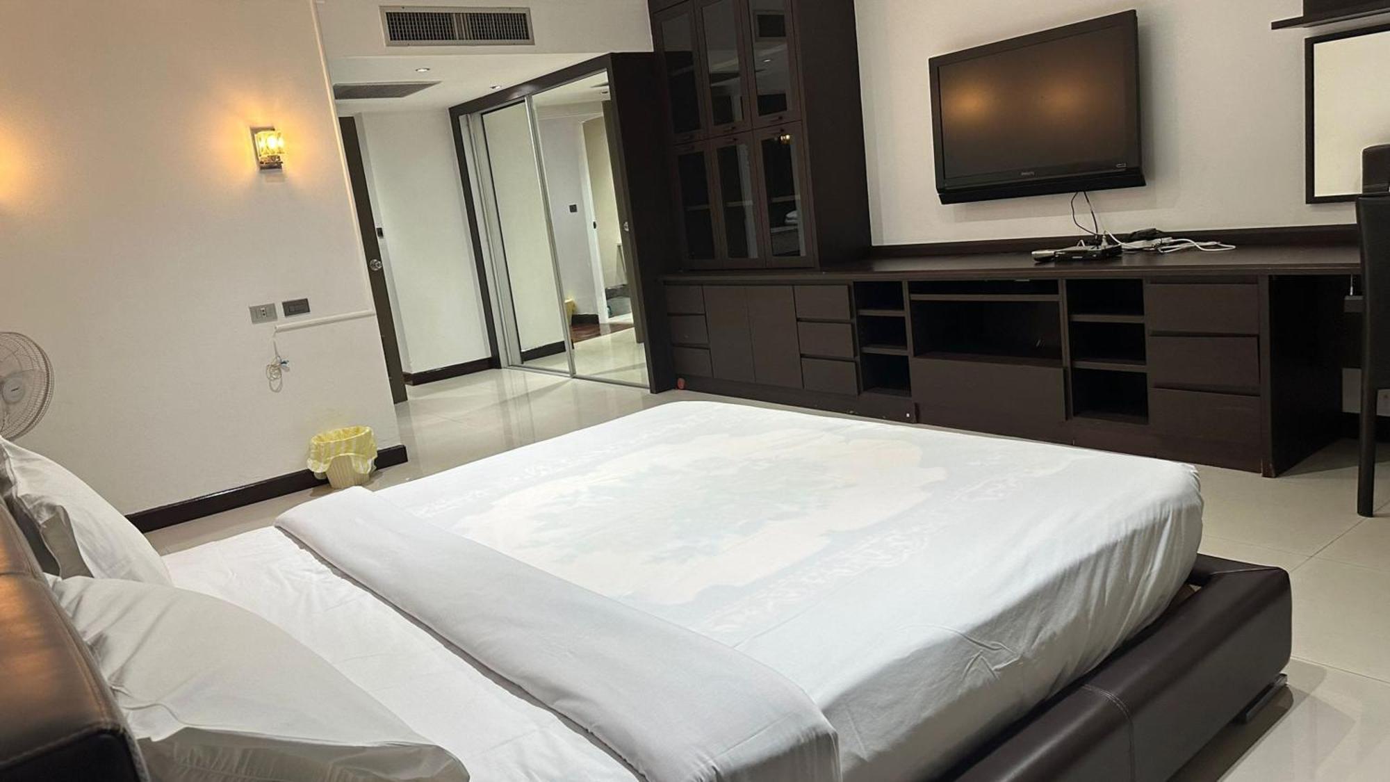 曼谷 Omni Tower Sukhumvit Nana Direct酒店 外观 照片