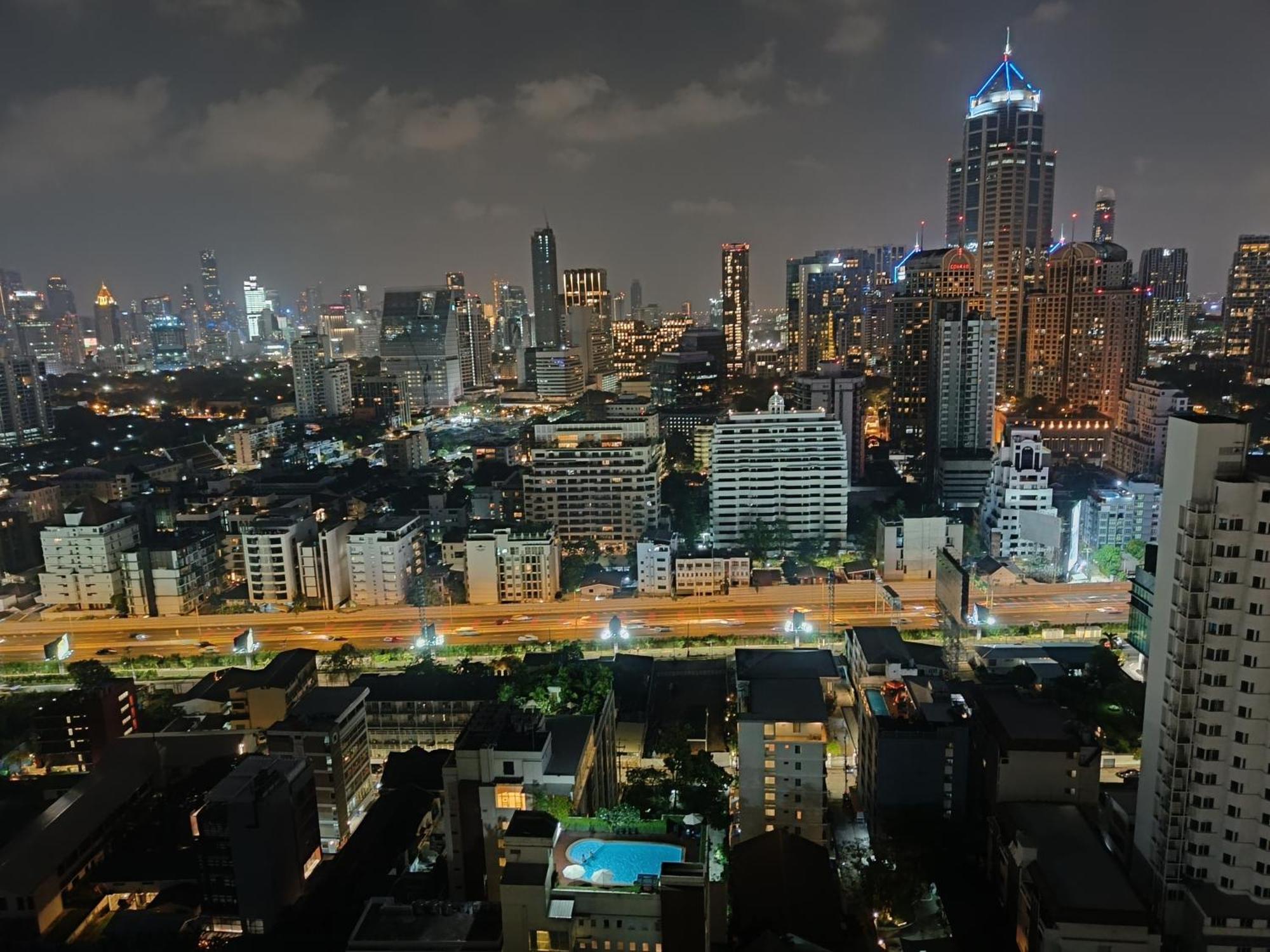 曼谷 Omni Tower Sukhumvit Nana Direct酒店 外观 照片