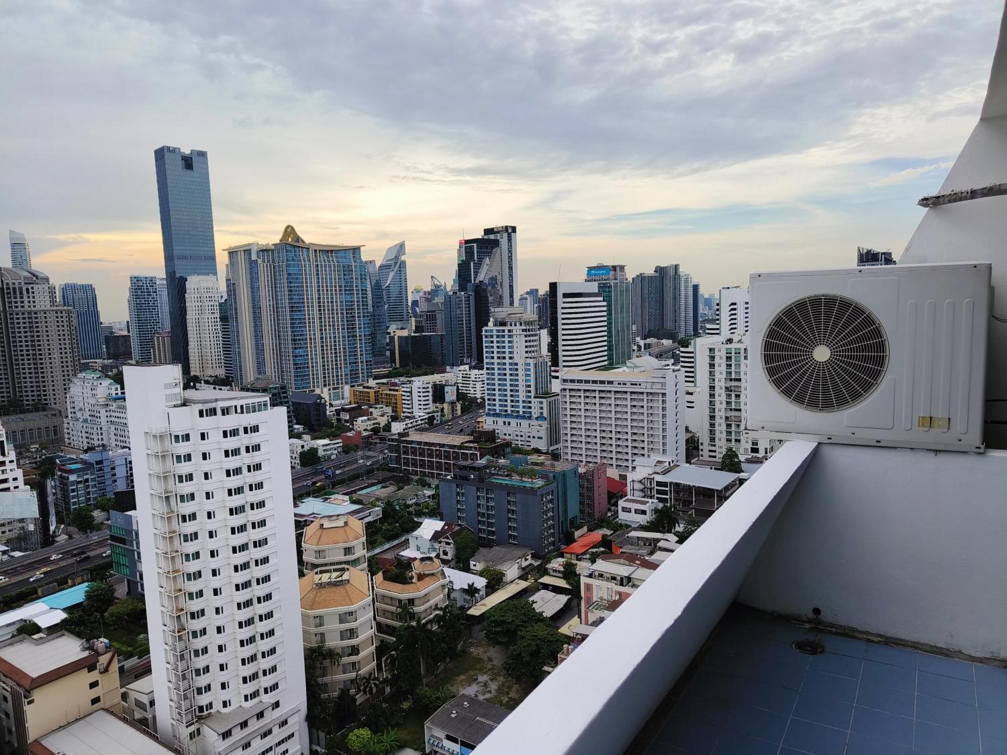 曼谷 Omni Tower Sukhumvit Nana Direct酒店 外观 照片