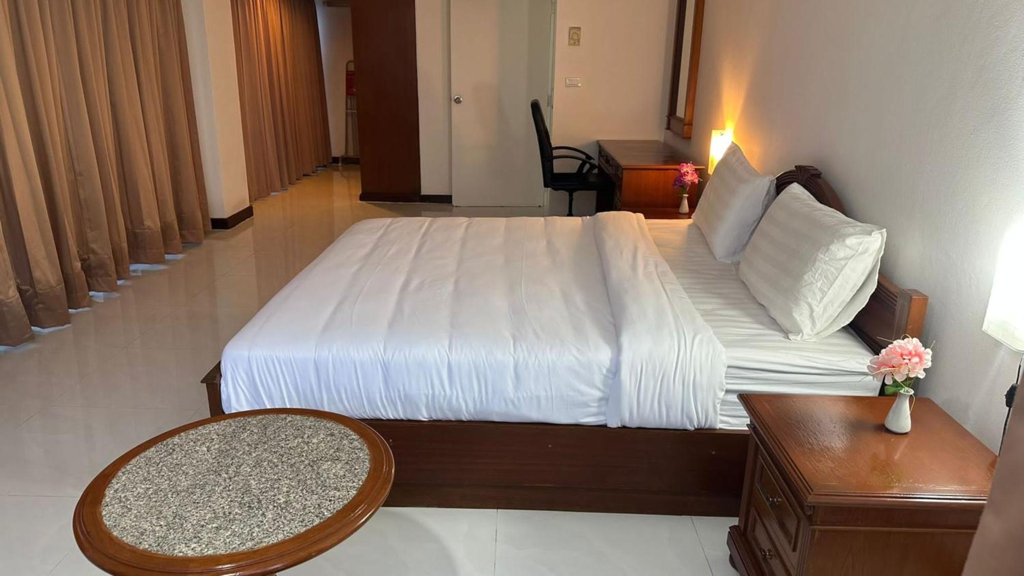 曼谷 Omni Tower Sukhumvit Nana Direct酒店 外观 照片