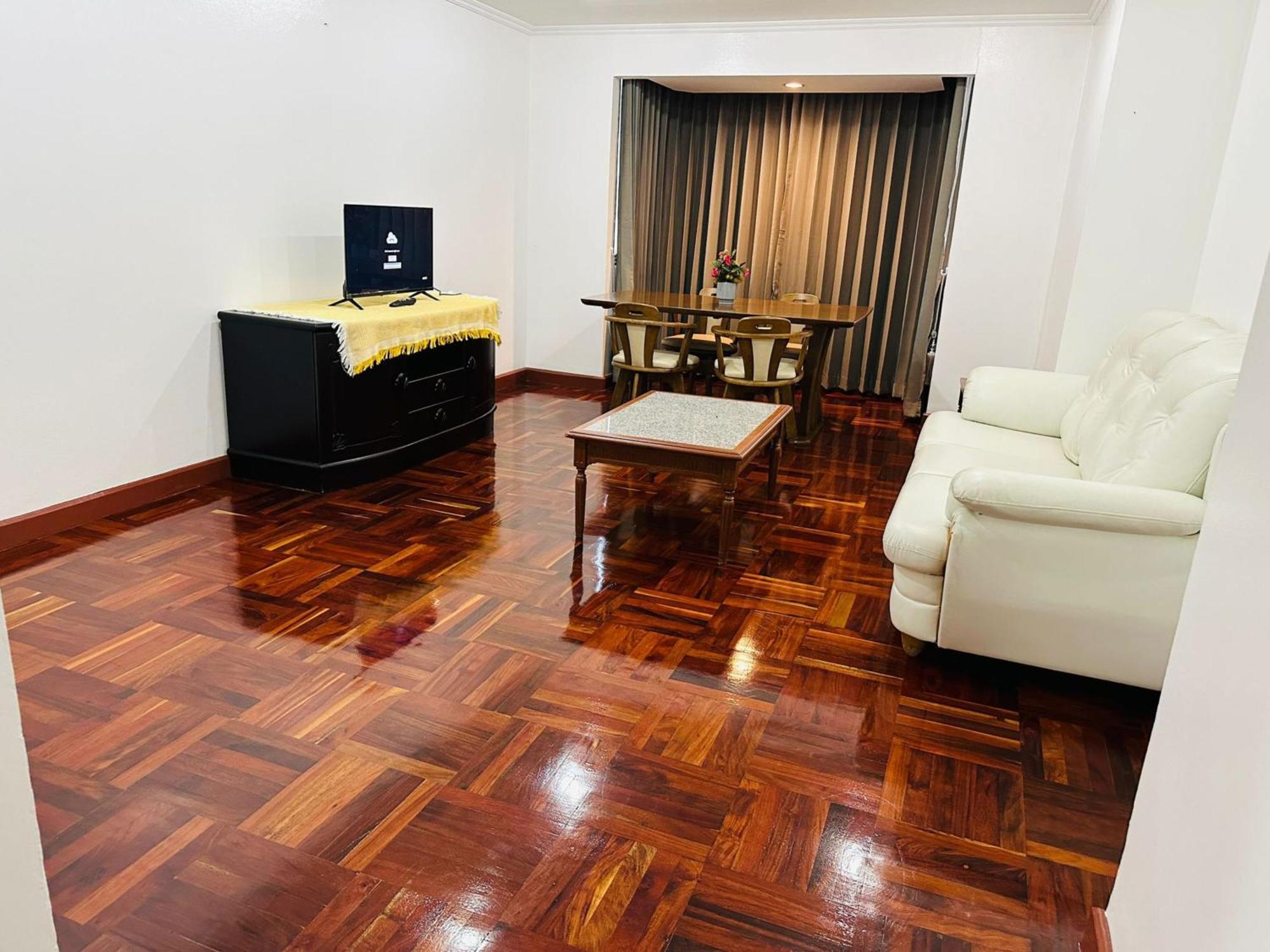 曼谷 Omni Tower Sukhumvit Nana Direct酒店 外观 照片